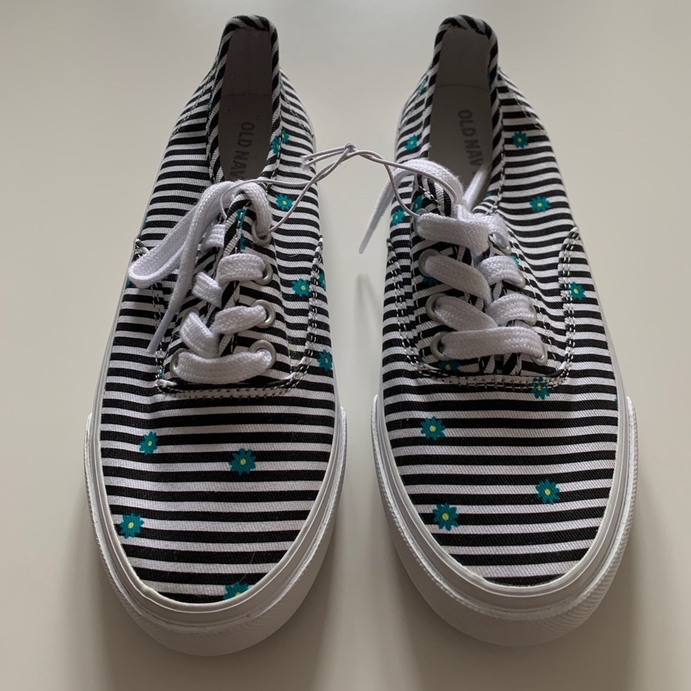 Super Cute Tennis Shoe